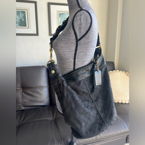 COACH | EXCELLENT CONDITION! Bleecker Black Signature Bucket Bag - Picture 3 of 15